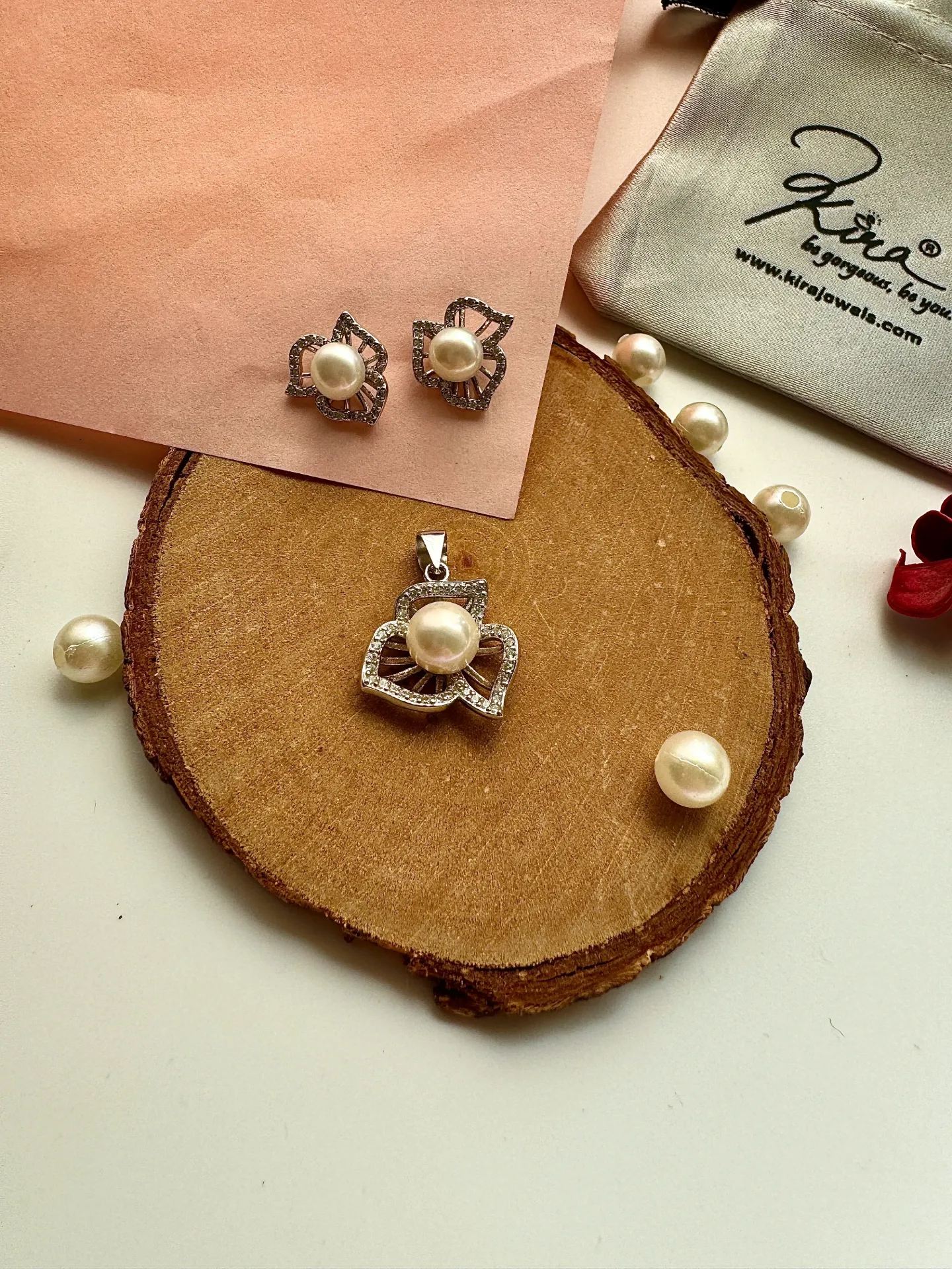 Floral Pearl Pendant Set
