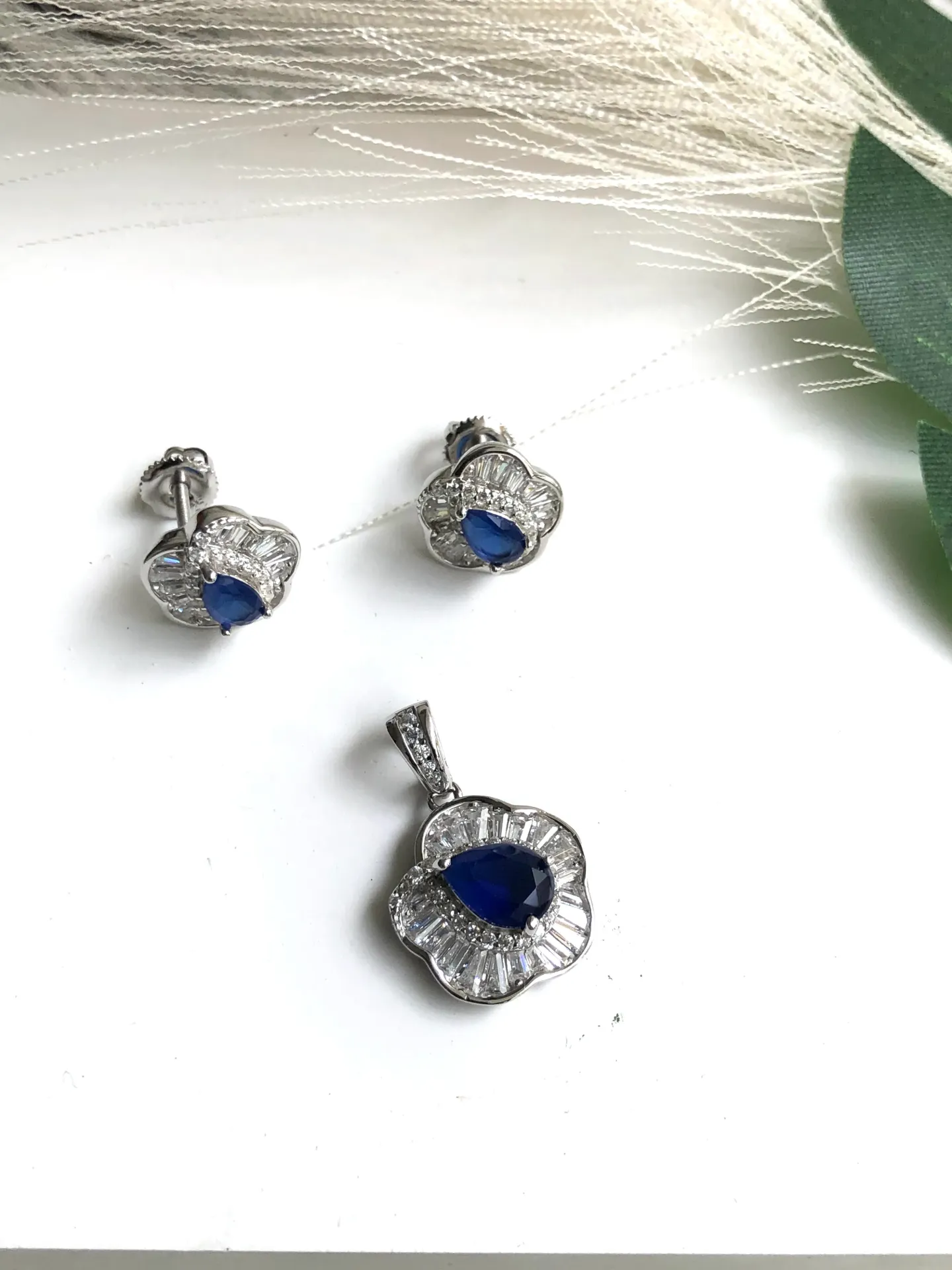 Blue Floral Pendant Set