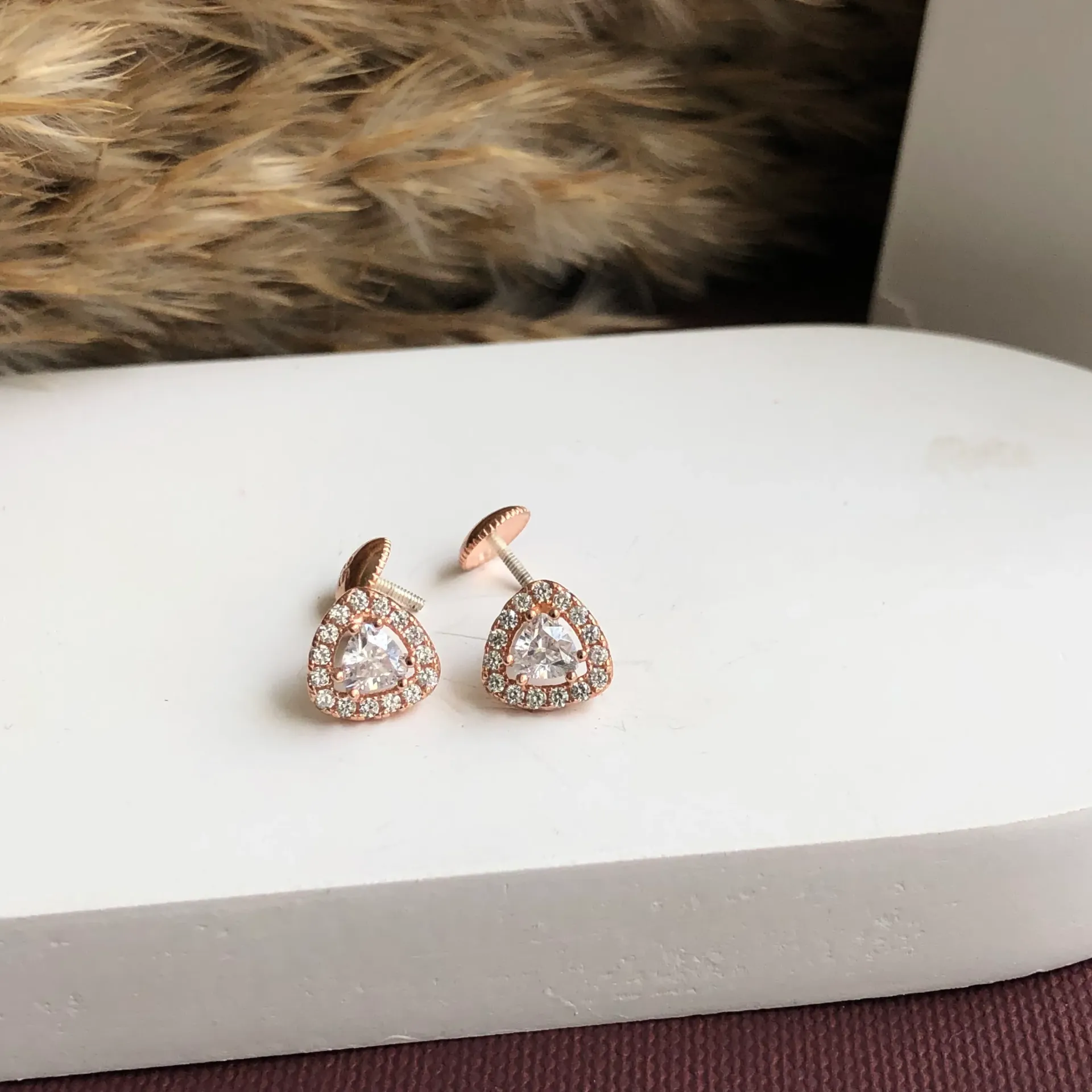 Rosegold triangle Studs