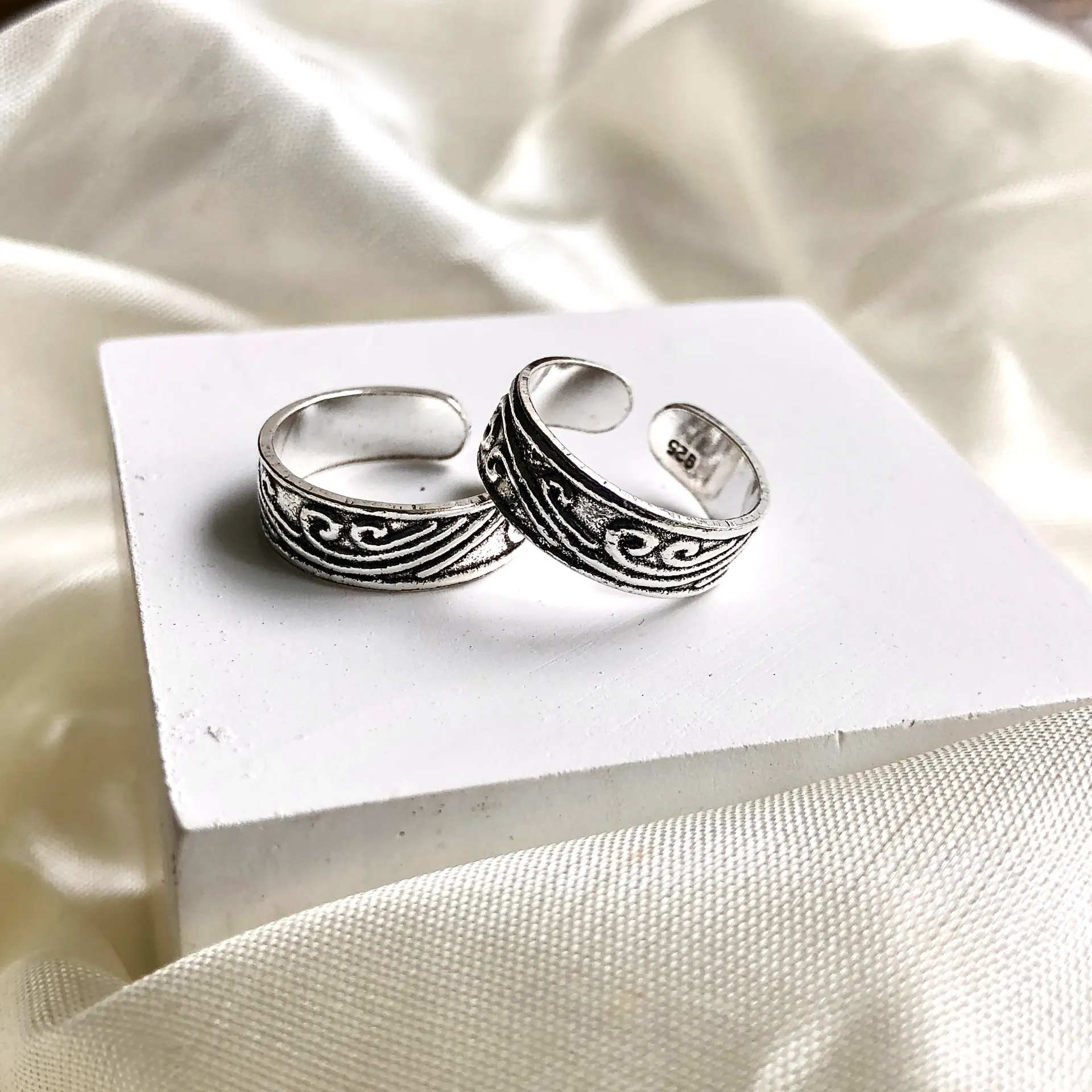 Oxidised Sea Wave Toe Rings