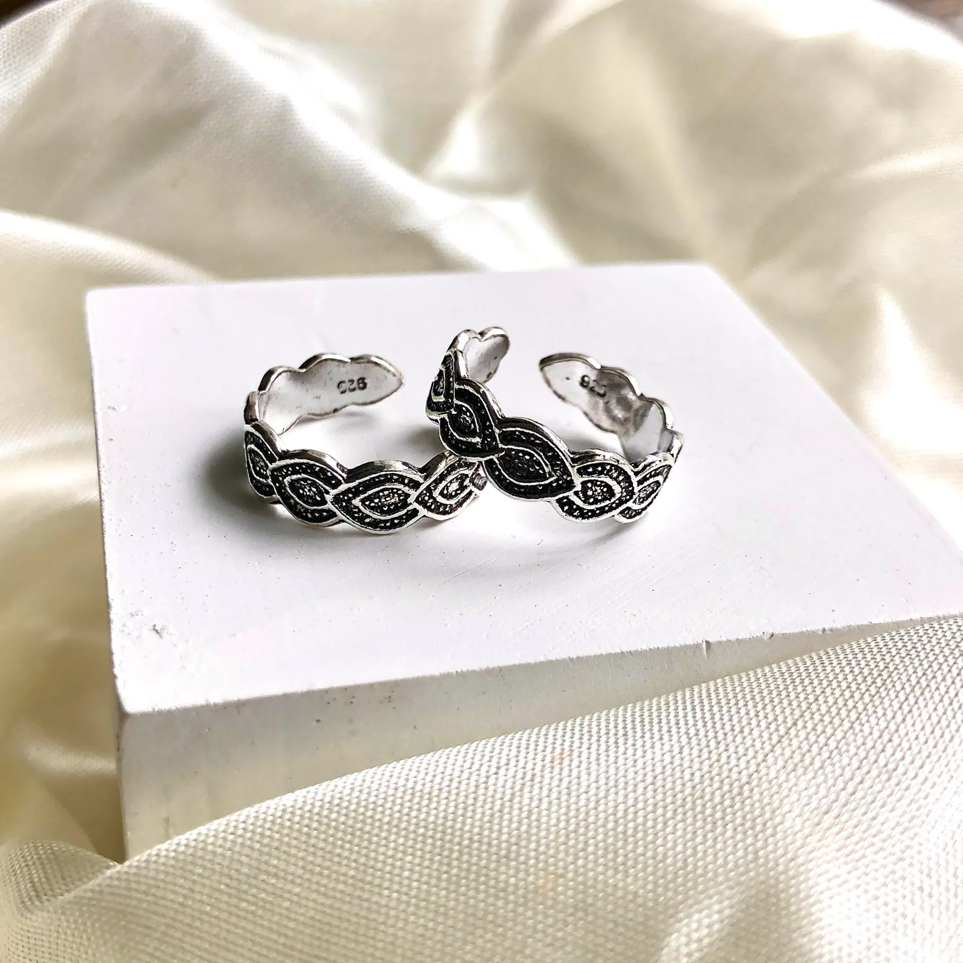 Peary Oxidised Toe Rings