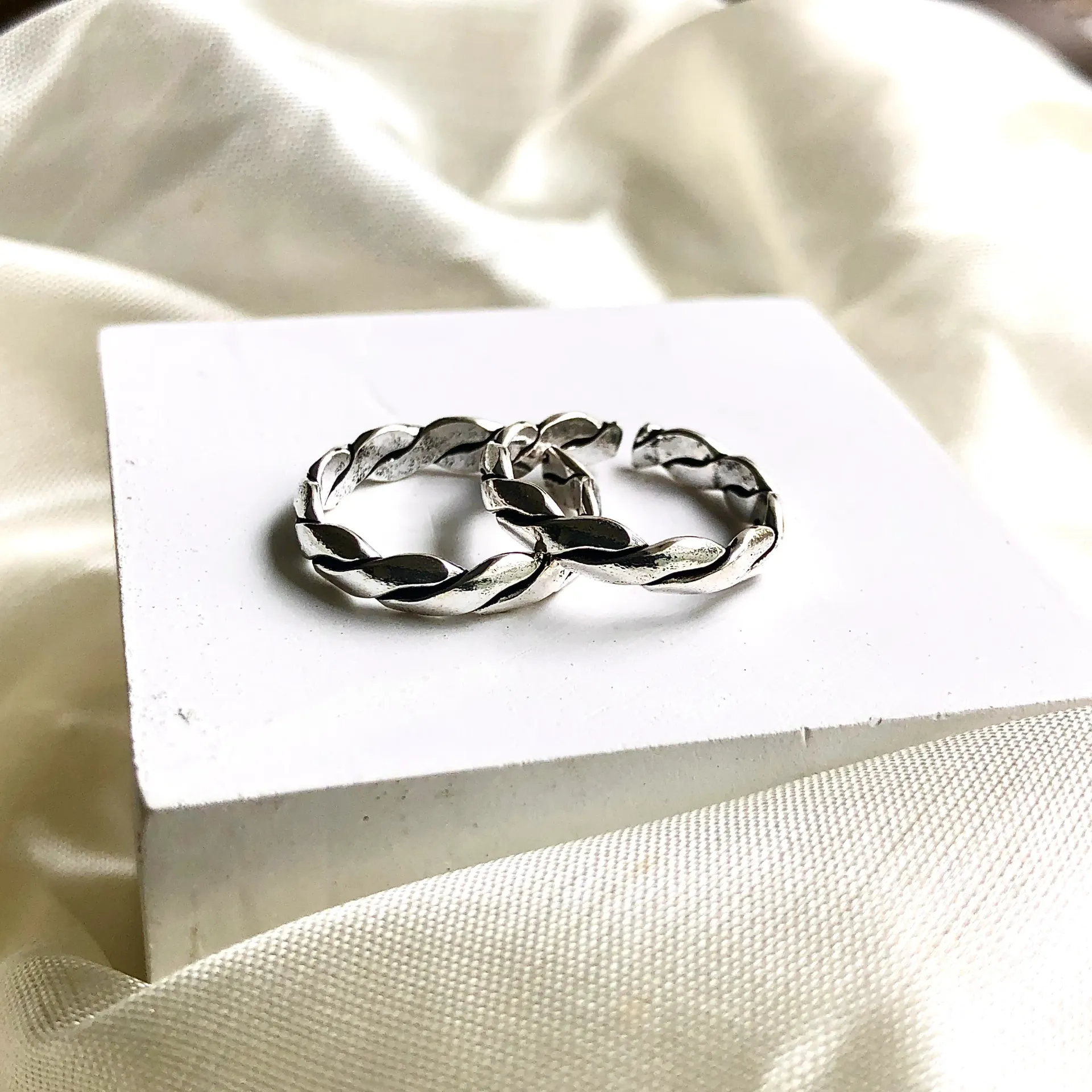 Twisted Oxidised Toe Rings
