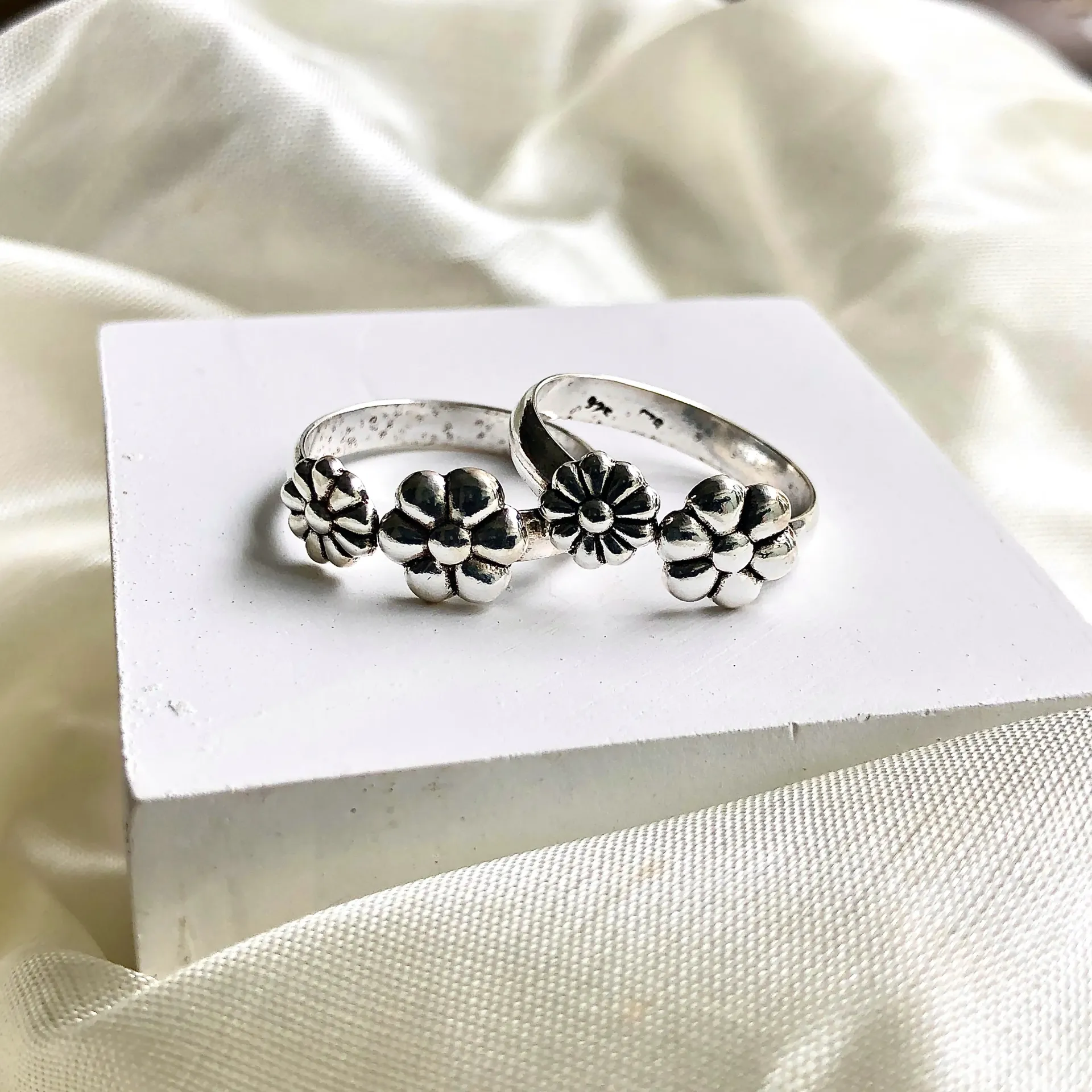 Floral Oxidised Toe Rings
