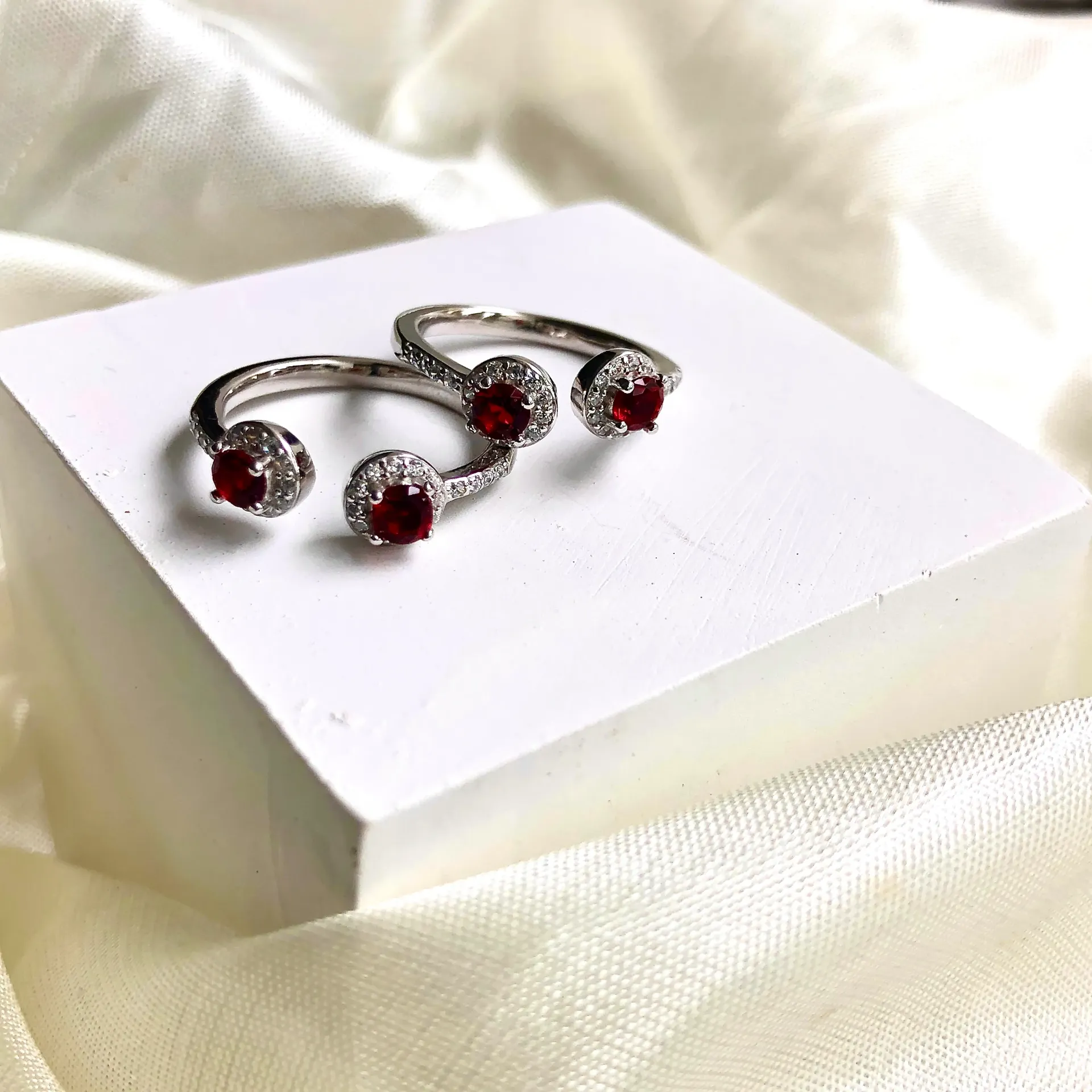 Maroon Stone Toe Rings