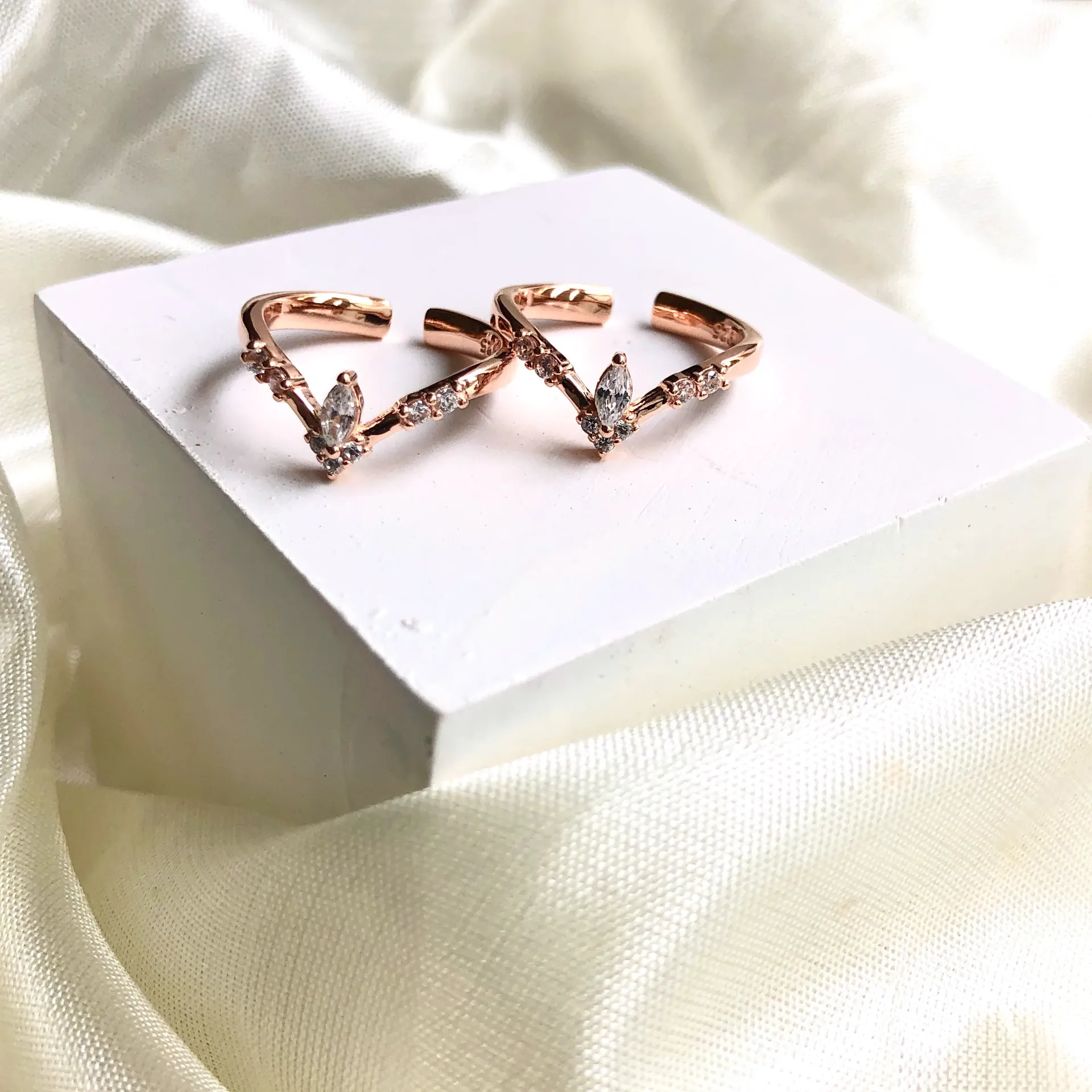 V RoseGold Toe Rings