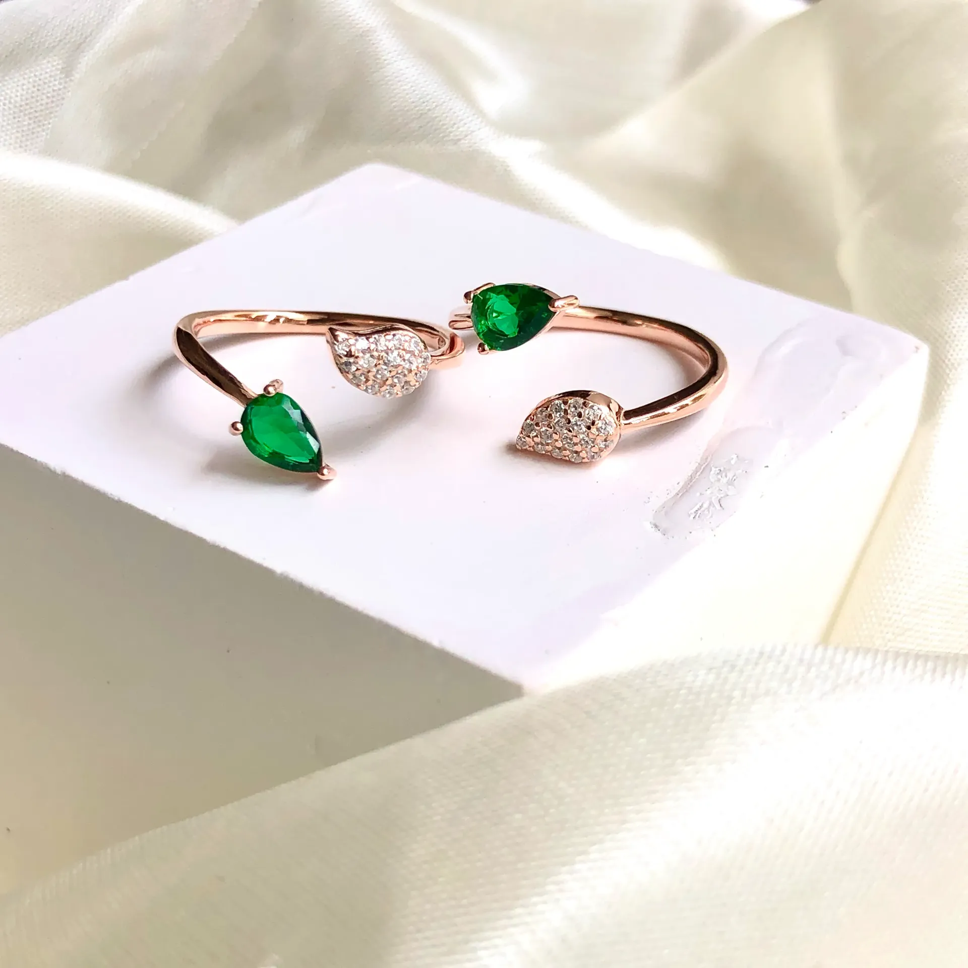 Green Pear RoseGold Toe Rings