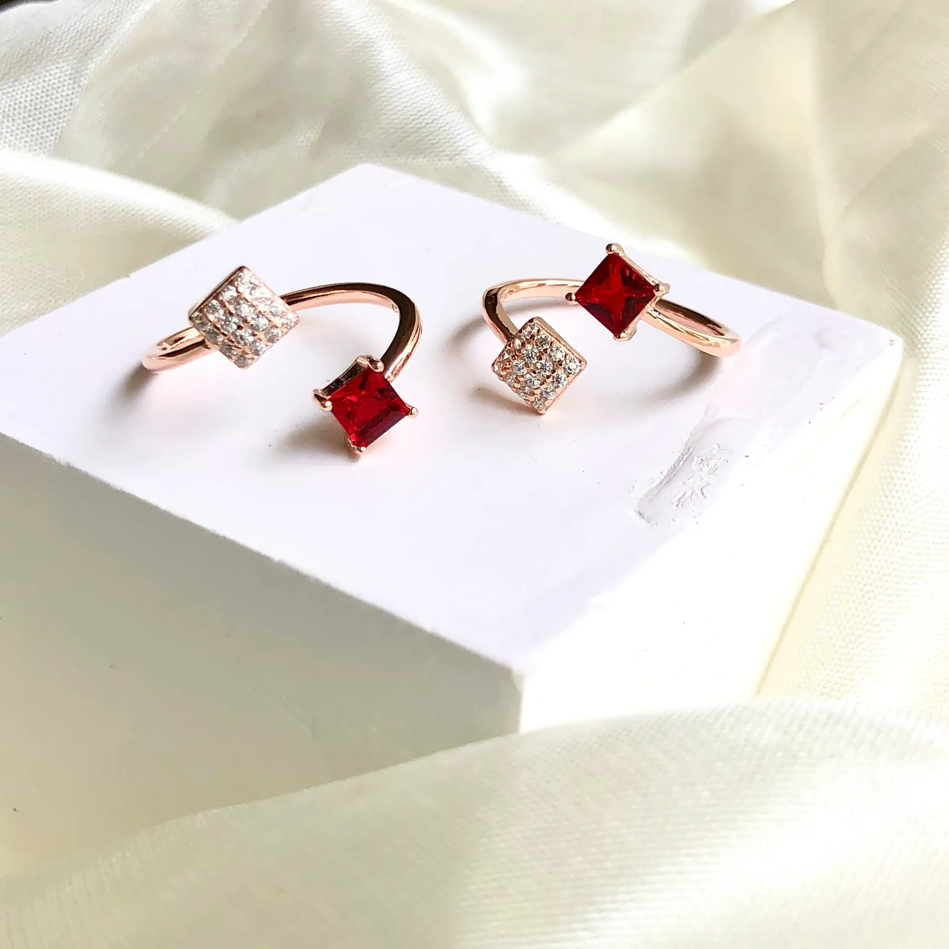 Maroon Square RoseGold Toe Rings