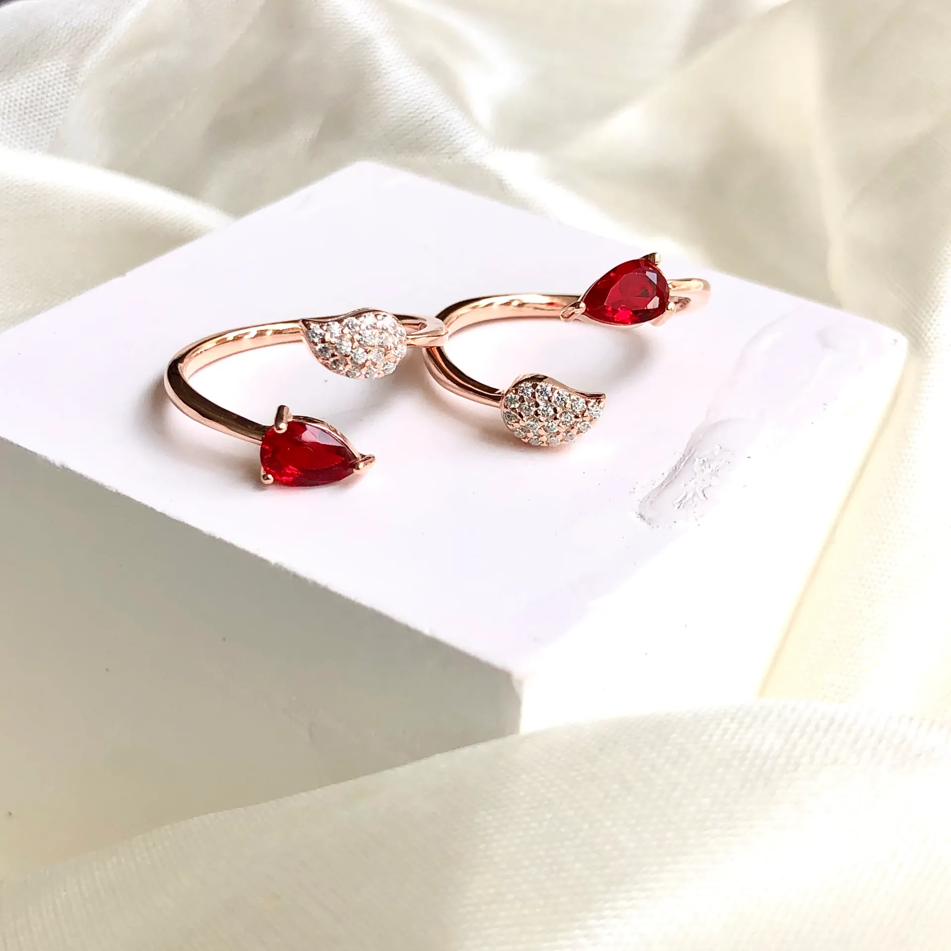 Maroon Pear RoseGold Toe Rings